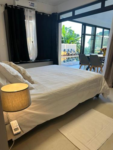 Un pat sau paturi într-o cameră la La KAZA-De-LINE