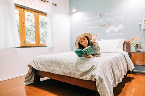 Кровать или кровати в номере Banya BnB ที่พักบ้านย่าบีแอนด์บี เมืองประจวบฯ