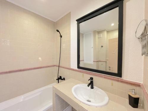 A bathroom at Royal Bay - Private apartment - BSR - 1
