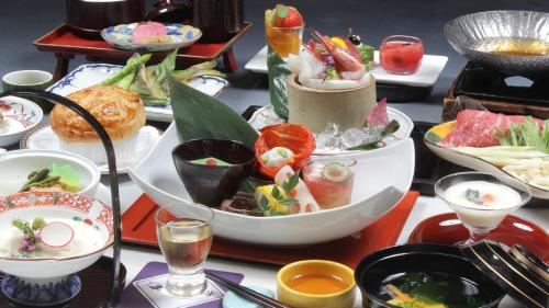 旅館の敷地内または近くでの食事または食べ物