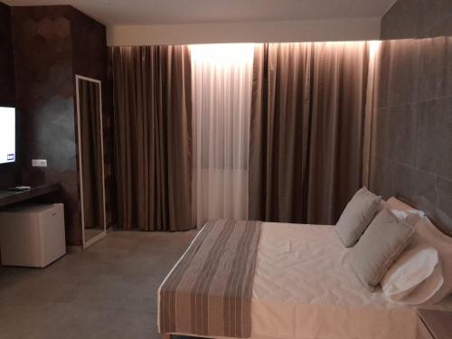 Cama ou camas em um quarto em BAARIA House Hotel