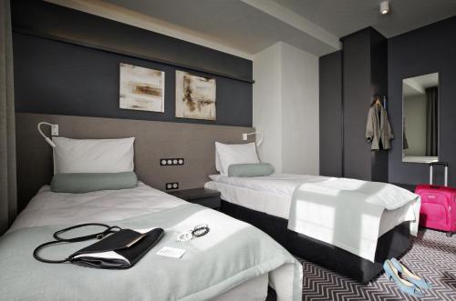 Łóżko lub łóżka w pokoju w obiekcie So Stay Hotel