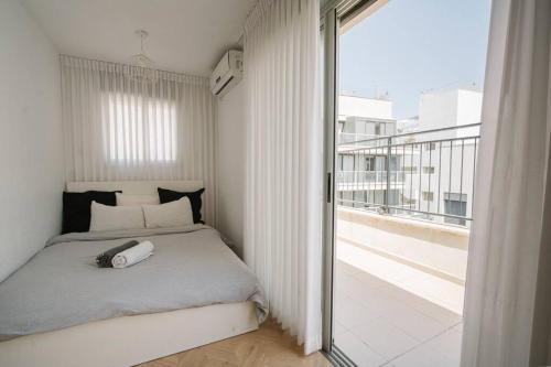 Ben Yehuda Duplex Apartment By Nimizz
