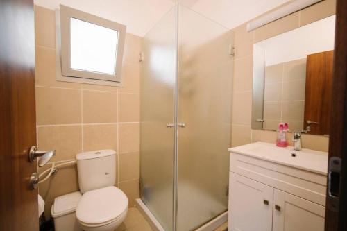 a bathroom with a toilet and a sink and a shower at Ben Yehuda Duplex Apartment By Nimizz in Tel Aviv