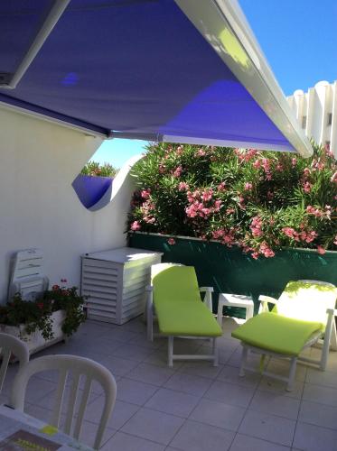 LA GRANDE MOTTE COUCHANT PLAGE BIKINI