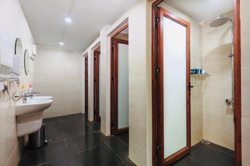 a bathroom with a sink and a shower at EBINO PULUONG RESORT and SPA in Pu Luong