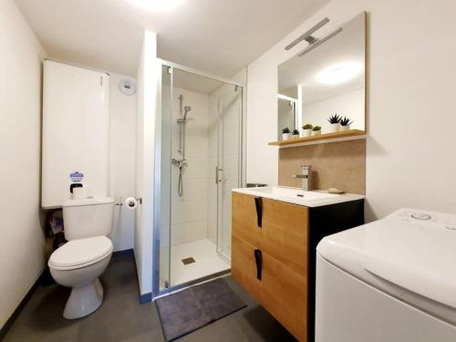 a bathroom with a toilet and a shower and a sink at Le Coco Playa - Madame Conciergerie in Bruz