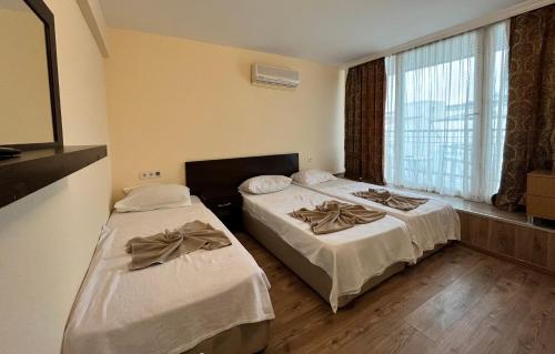Postel nebo postele na pokoji v ubytování Romeo Beach Hotel