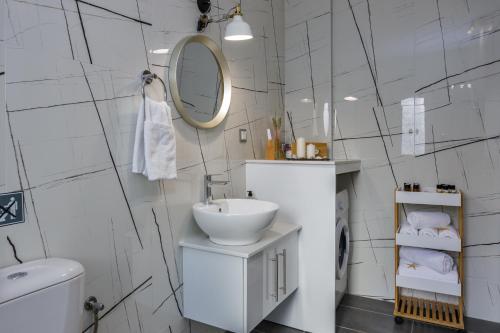 Semes Luxury Apts by Estia