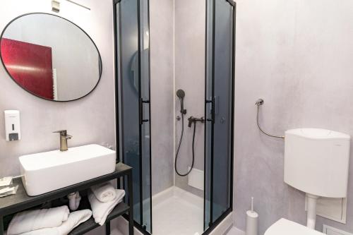 Ένα μπάνιο στο Artearia Hotel