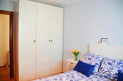 a bedroom with a white closet and a bed at la cotera vut in Colombres