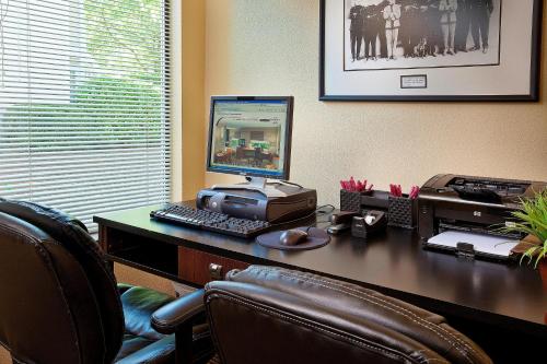 an office with a desk with a computer and a printer at Residence Inn by Marriott Portland South-Lake Oswego in Lake Oswego