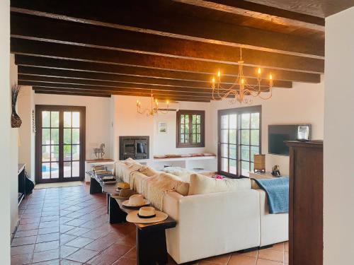 Fotografia z galérie ubytovania Private villa with pool and amazing views v destinácii Casares
