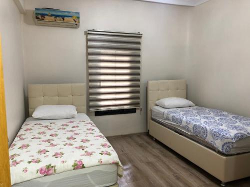 Postel nebo postele na pokoji v ubytování Seyran Seaside Apartments - 2-dublex
