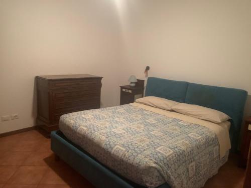 Un pat sau paturi într-o cameră la Appartamenti Monterosso