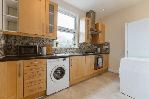Gallery image of Mile End Rooms 57A in London