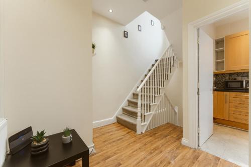 Gallery image of Mile End Rooms 57A in London