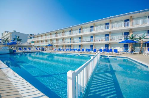 Bazén v ubytování Tangiers Resort Motel nebo v jeho okolí