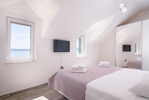 Postel nebo postele na pokoji v ubytování Apartman Mala plaža 2