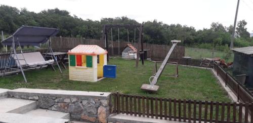 Детска площадка в Etno Deša Apartmani