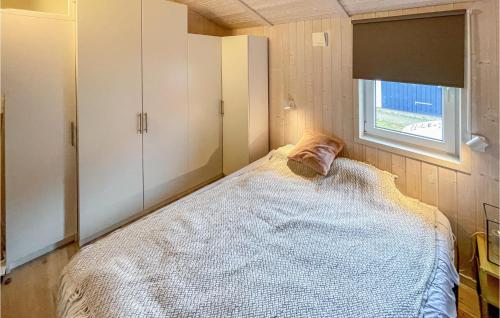 a small bedroom with a bed and a window at Dnenpark 2b - Dorf 4 in Travemünde