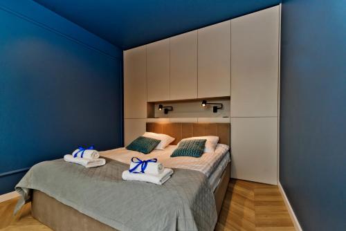 Кровать или кровати в номере BlueApart Apartamenty Portowa