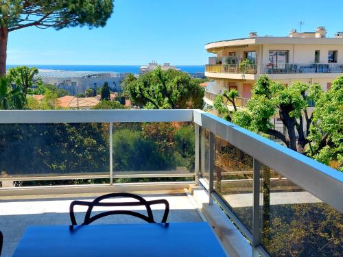 Superbe appartement climatisé proche plages, grande terrasse et parking privé