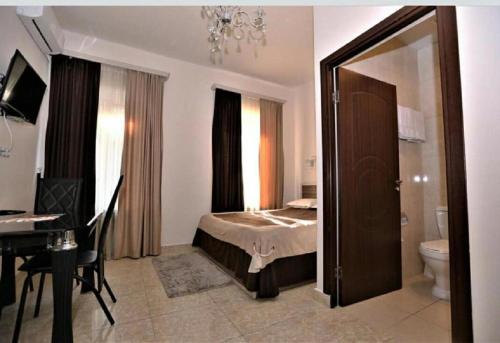 Ένα ή περισσότερα κρεβάτια σε δωμάτιο στο Comfort House Hotel