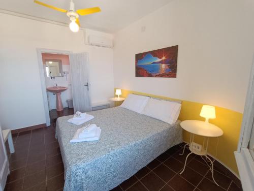 A bed or beds in a room at Alabe Hotel Marina di Tresnuraghes
