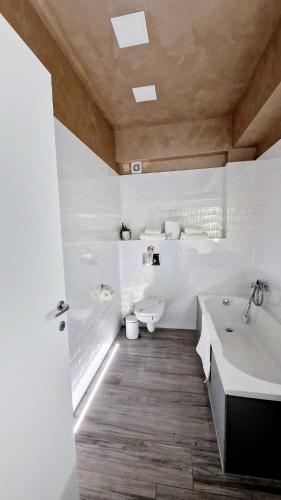 Vonios kambarys apgyvendinimo įstaigoje White Tower - Private Studio 106