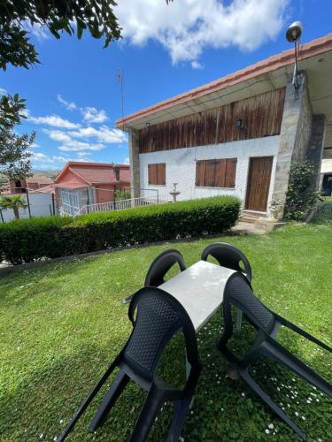 Taman di luar Chalet xeitosiño