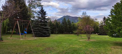Mobil home sur grand terrain clôturé et arboré