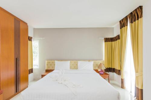 Katil atau katil-katil dalam bilik di Baan Lukkan Patong Resort