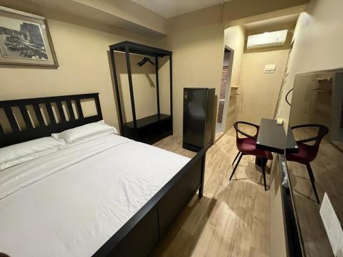 a bedroom with a large bed and two chairs at Choska Residence in Jakarta