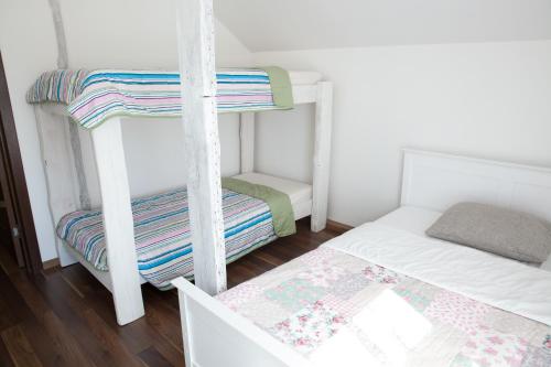 Una cama o camas en una habitación de EcoSilini