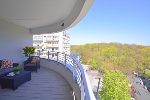 a balcony with a view of a building at Sun Towers - Apartamenty Bryza - Apartamenty z parkingiem in Świnoujście