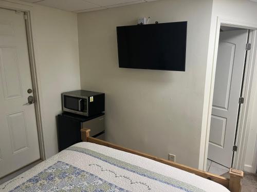 Televisyen dan/atau pusat hiburan di Beautiful Room Just Waiting for You!
