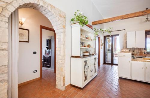 Majoituspaikan Azarò-Casa vostra keittiö tai keittotila