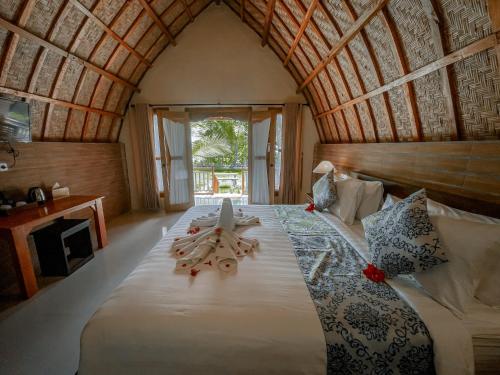 a bedroom with a bed with a starfish on it at Mertha Sari Resto & Bungalow in Klungkung