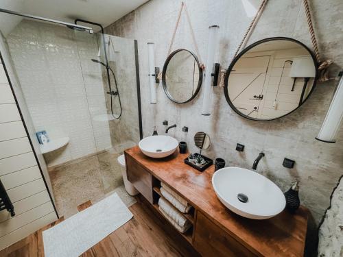 a bathroom with two sinks and a mirror at Secluded Thatched Cottage, near beaches & hill walking in Rashenny