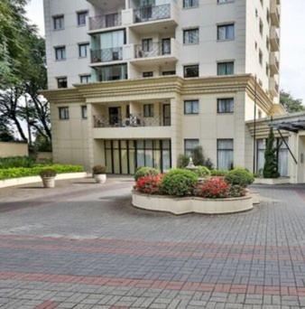 a large building with flowers in front of it at EXECUTIVE SUITE 106a VILA OLIMPIA in Sao Paulo