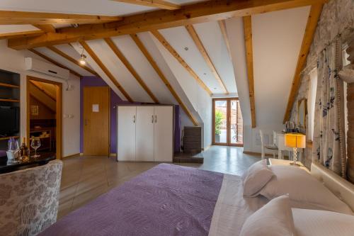 a large living room with wooden ceilings and wooden beams at Vanjaka bed and breakfast in Trogir