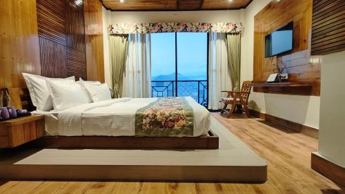 Postel nebo postele na pokoji v ubytování Mount Polaris Suites & Spa