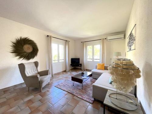 a living room with a couch and two chairs at Villa Terres Blanches à 10 min d'Aix-en-Provence in Bouc-Bel-Air