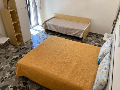 1 dormitorio con 2 camas en una habitación en Dimora AnVi, en Bari