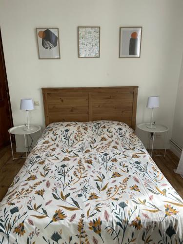 Ένα ή περισσότερα κρεβάτια σε δωμάτιο στο Maison mitoyenne dans quartier calme