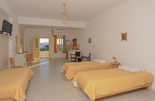 A television and/or entertainment centre at GYROULI 1