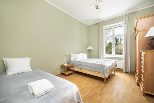 Ένα ή περισσότερα κρεβάτια σε δωμάτιο στο Apartamenty Vincent Sopot