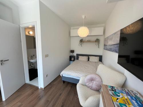 A bed or beds in a room at Lila Apartman