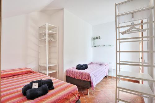 En eller flere senge i et værelse på Isola Blu, Jacuzzi & Pool by DomusAway